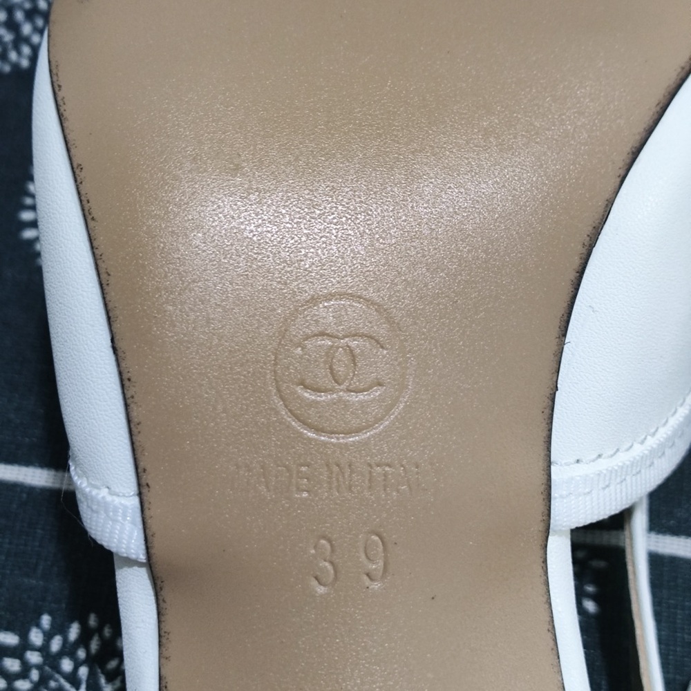 CHANEL Black and White Two-Tone Pointed Slingback Pumps - Picture 11 of 11